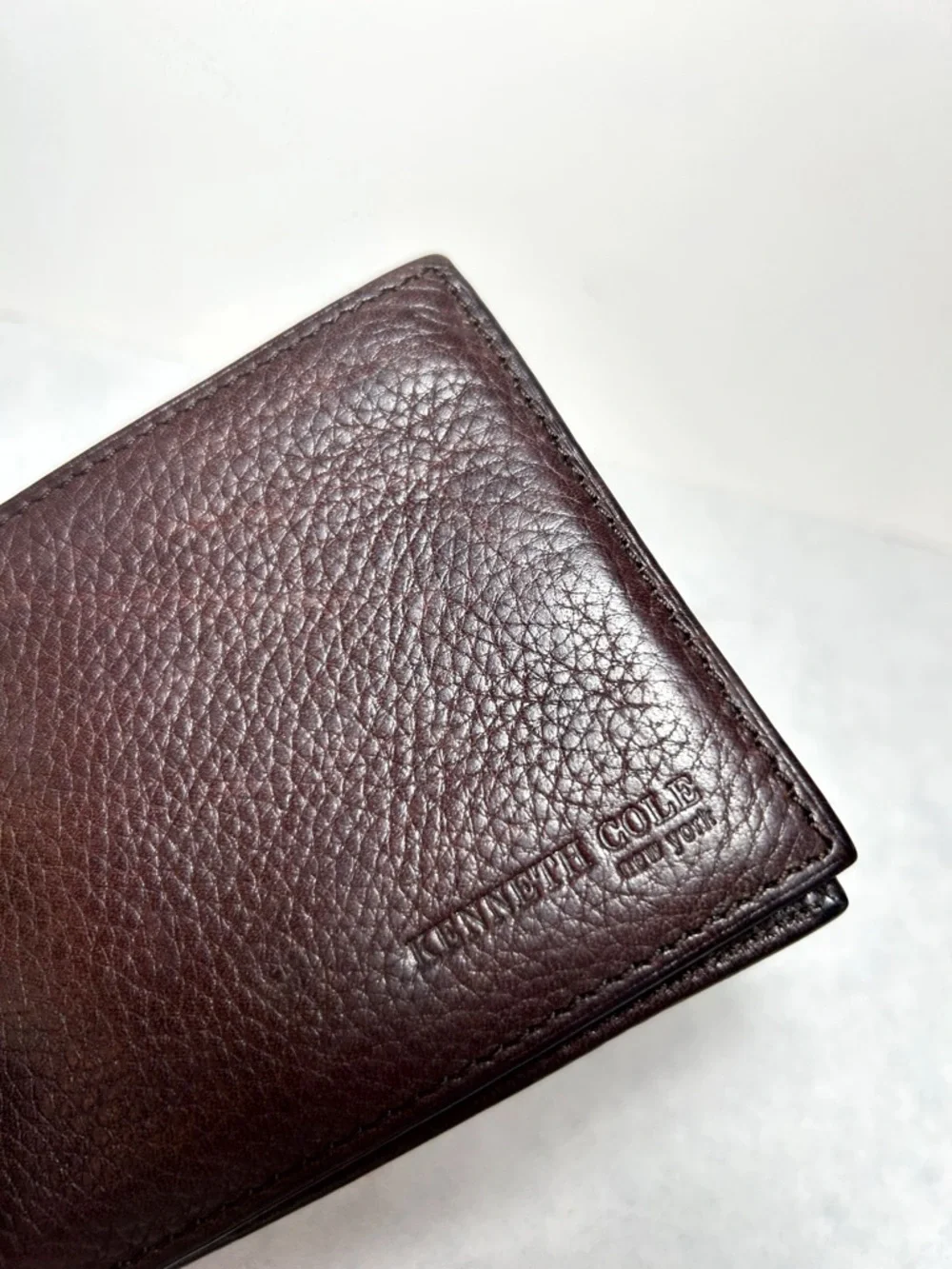 Kenneth Cole Dark Brown Pebbled Leather Bi-Fold Card Slim Wallet Men’s EUC
